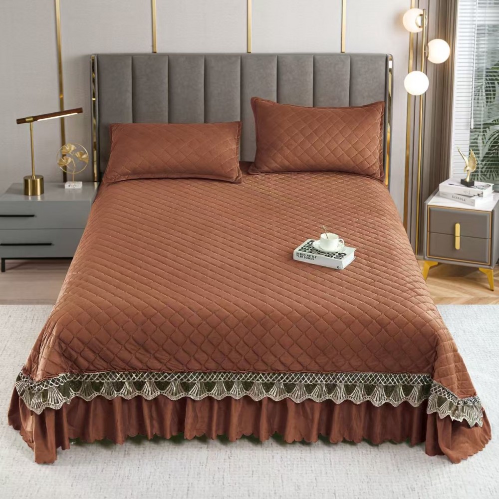Set Cuvertura catifea 220x240 cm Pat Dublu, 3 piese cu broderie,+ 2 fete perna, CC-5