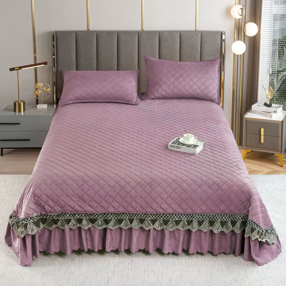 Set Cuvertura catifea 220x240 cm Pat Dublu, 3 piese cu broderie,+ 2 fete perna, CC-6