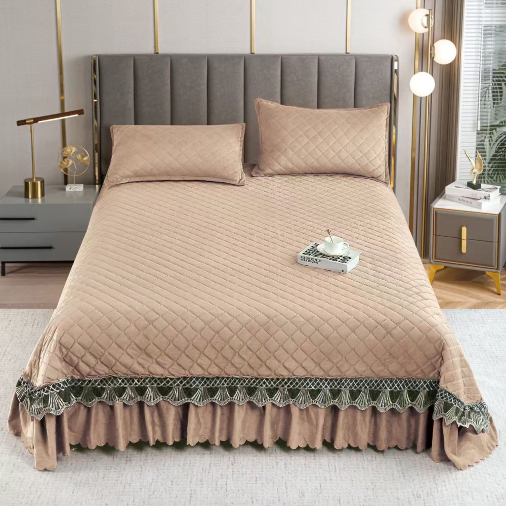 Set Cuvertura catifea 220x240 cm Pat Dublu, 3 piese cu broderie,+ 2 fete perna, CC-9