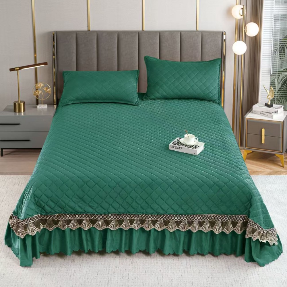 Set Cuvertura catifea 220x240 cm Pat Dublu, 3 piese cu broderie,+ 2 fete perna, CC-10