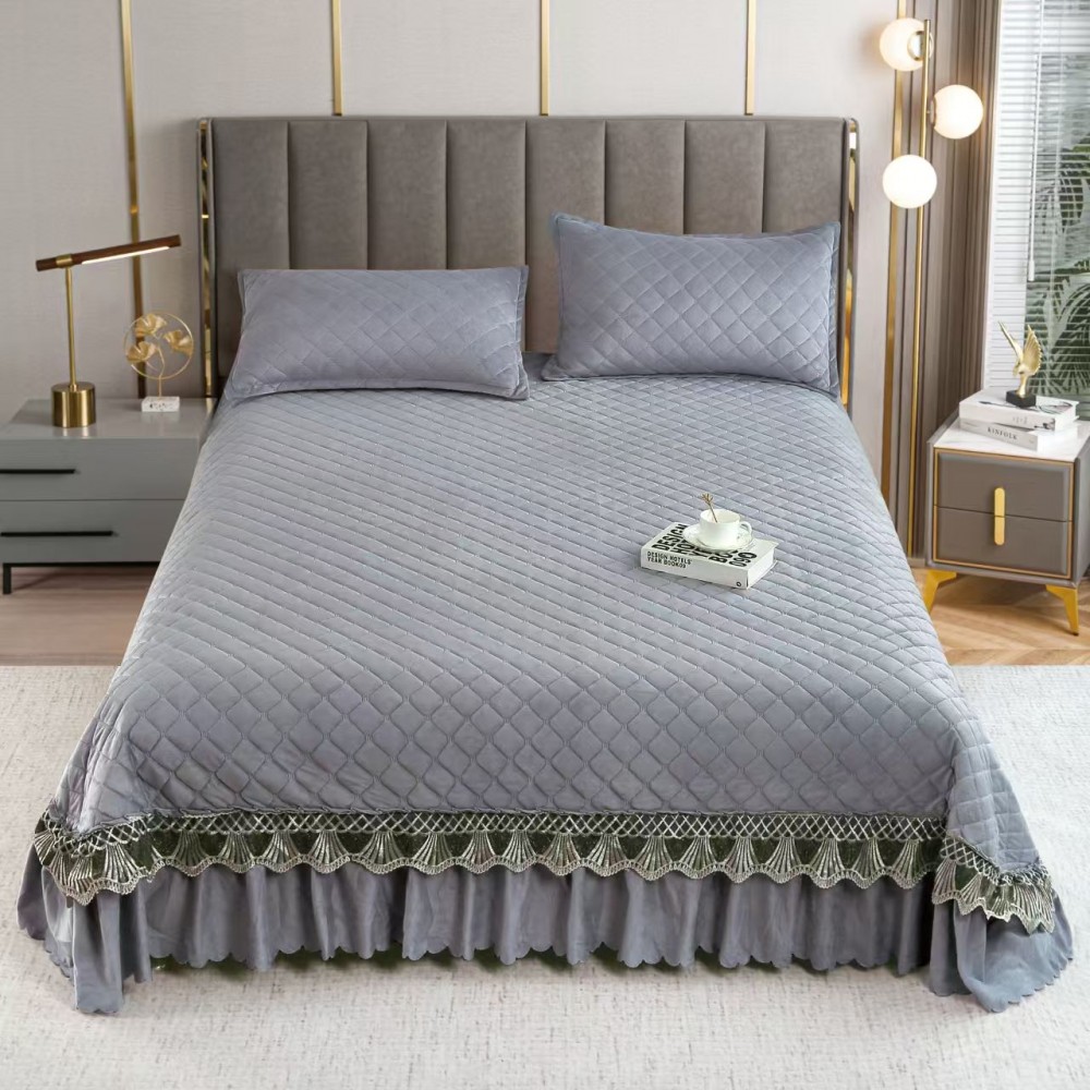 Set Cuvertura catifea 220x240 cm Pat Dublu, 3 piese cu broderie,+ 2 fete perna, CC-13