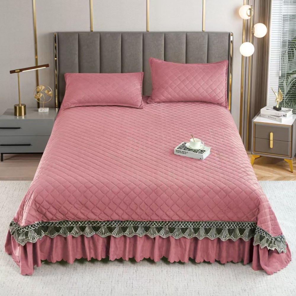 Set Cuvertura catifea 220x240 cm Pat Dublu, 3 piese cu broderie,+ 2 fete perna, CC-14