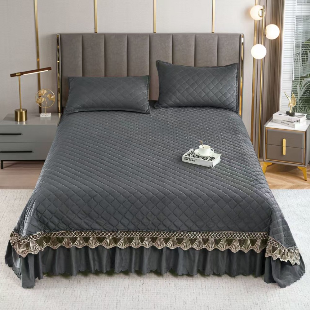 Set Cuvertura catifea 220x240 cm Pat Dublu, 3 piese cu broderie,+ 2 fete perna, CC-15