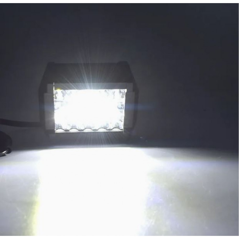 Spot LED pentru mașină 4 inch 60W trei rânduri bliț alb LED lumini de lucru SUV lumini de acoperiș lumini auxiliare modificate
