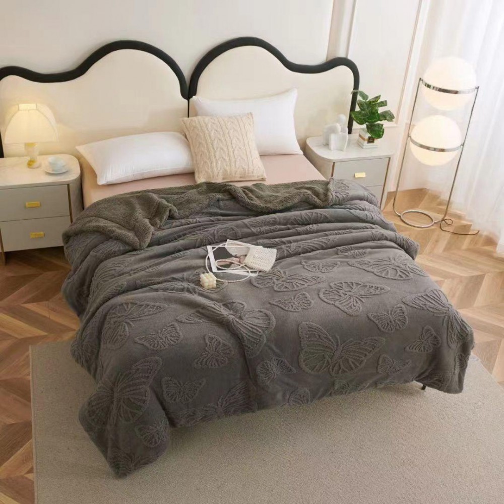 Patura cocolino cu dos plusat pentru pat dublu, model cu fluturi gofrati PFG15 Paturi cocolino cu blanita
