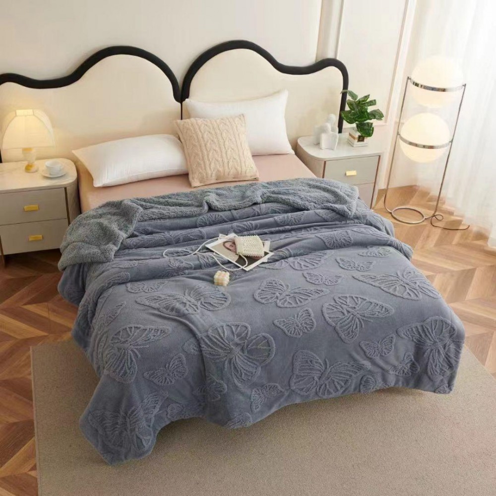 Patura cocolino cu dos plusat pentru pat dublu, model cu fluturi gofrati PFG16 Paturi cocolino cu blanita
