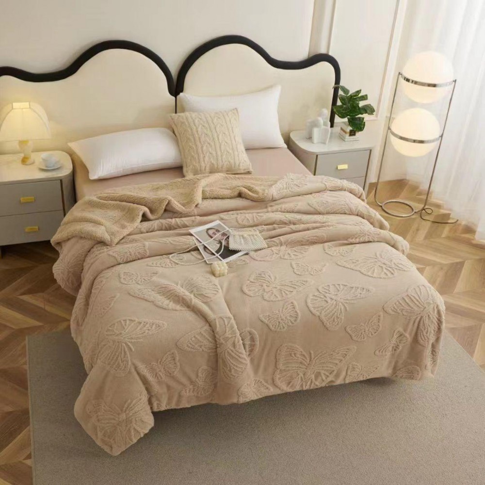 Patura cocolino cu dos plusat pentru pat dublu, model cu fluturi gofrati PFG18 Paturi cocolino cu blanita
