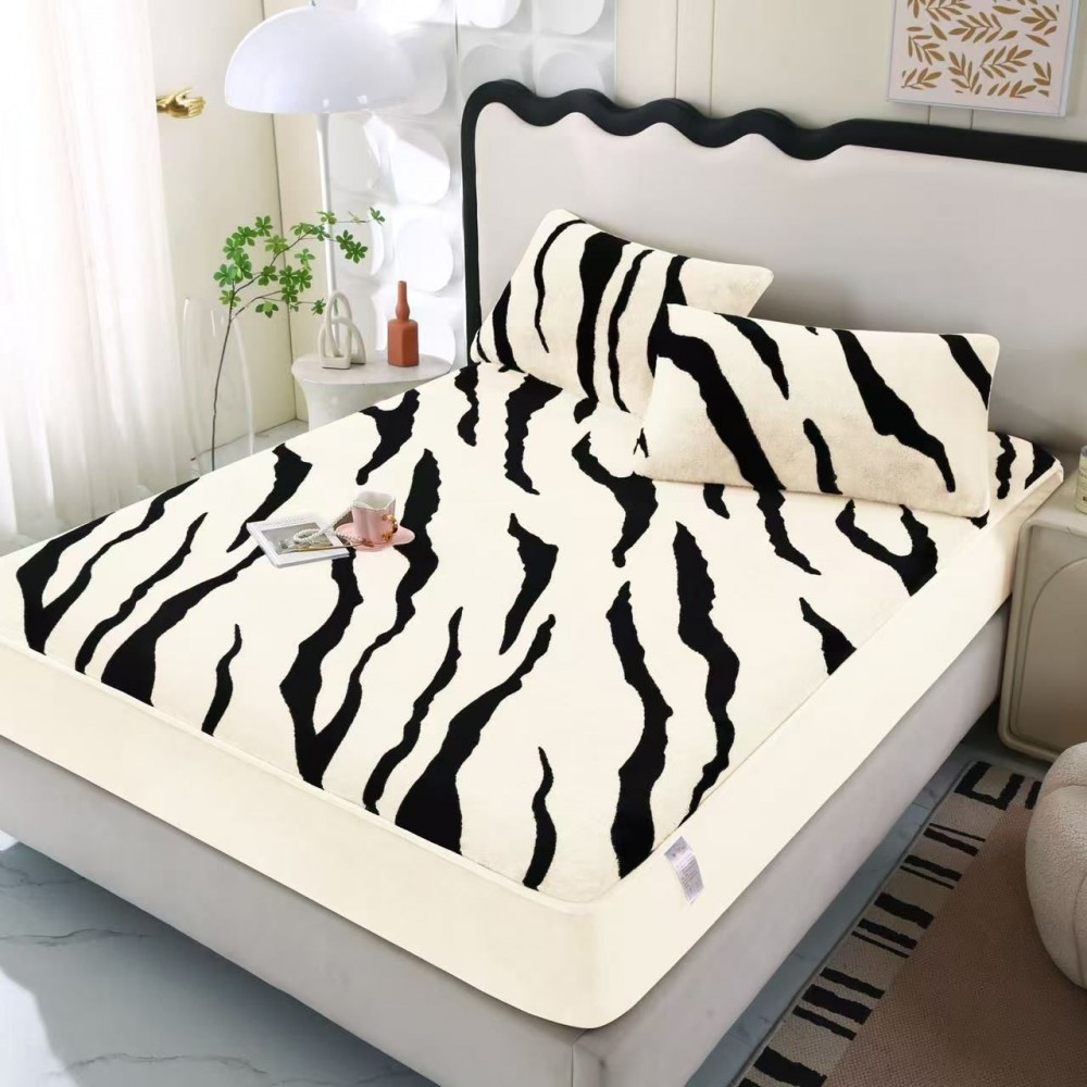 Husa de pat cu elastic COCOLINO DIN BLANA  ARTIFICIALA DE IEPURE + 2 fete de perna HCIS3 Huse cocolino