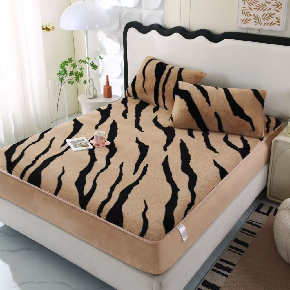 Husa de pat cu elastic COCOLINO DIN BLANA  ARTIFICIALA DE IEPURE + 2 fete de perna HCIS4 Huse cocolino