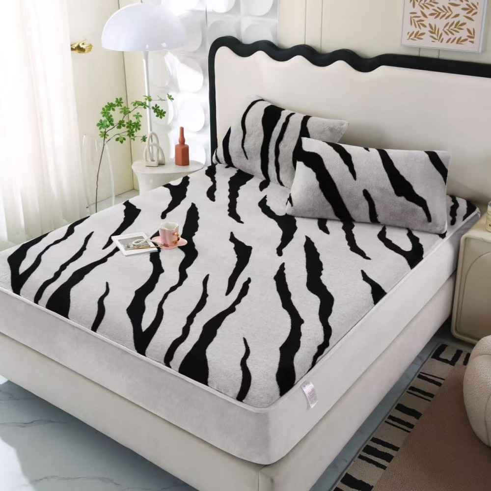 Husa de pat cu elastic COCOLINO DIN BLANA  ARTIFICIALA DE IEPURE + 2 fete de perna HCIS5 Huse cocolino