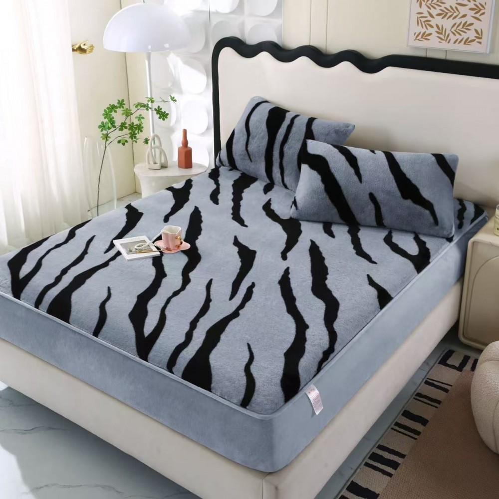 Husa de pat cu elastic COCOLINO DIN BLANA  ARTIFICIALA DE IEPURE + 2 fete de perna HCIS6 Huse cocolino