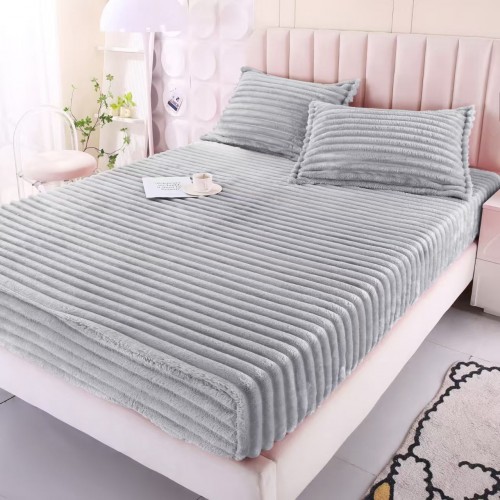 Husa de pat cu elastic COCOLINO DIN BLANA  ARTIFICIALA DE IEPURE + 2 fete de perna HCIS9