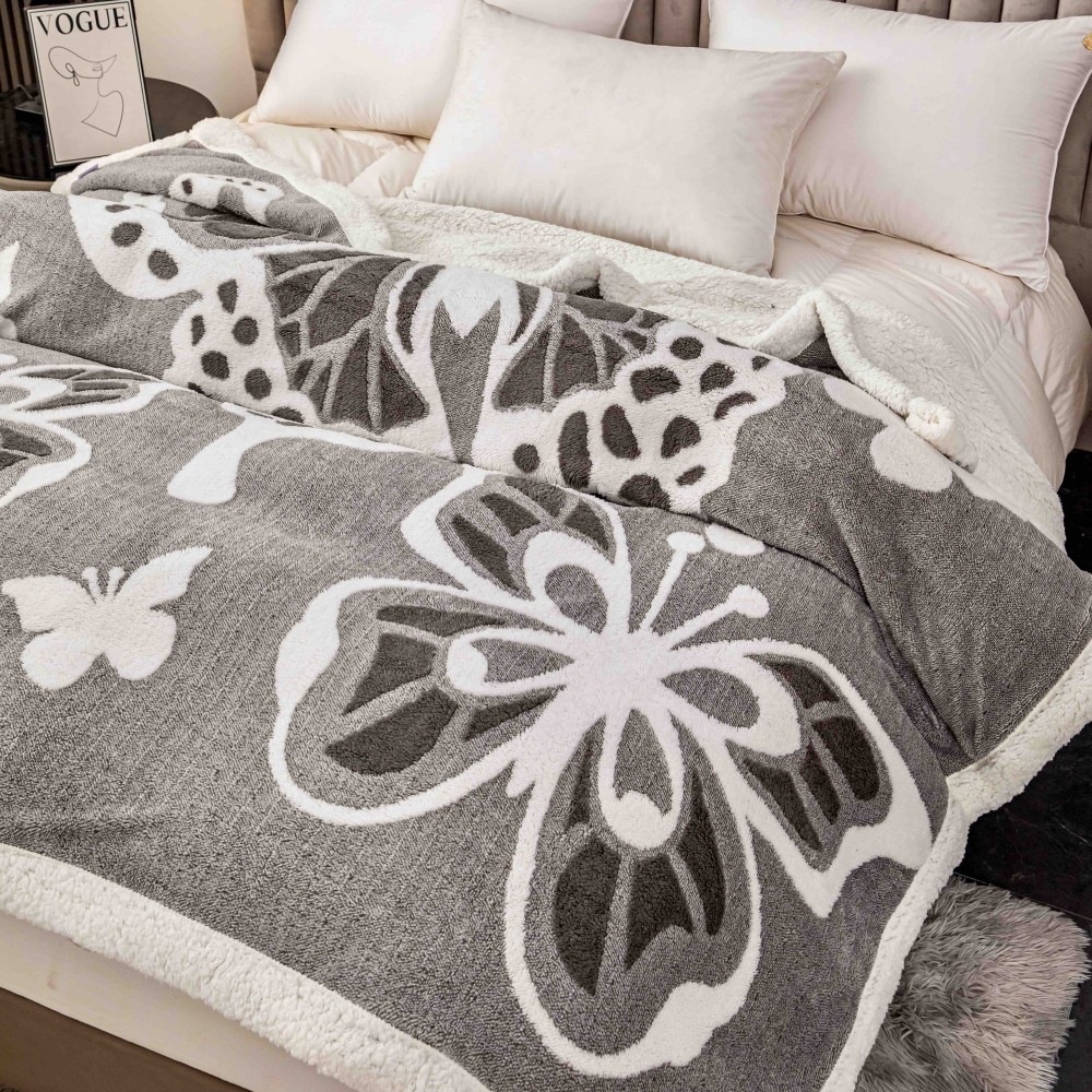 Pătură Cocolino 3D cu Blăniță – Moale, Călduroasă și Elegantă, Imprimeu Fluture, 200×230 cm-Gri INCHIS PBFJ3 PATURI FLUTURI 3D