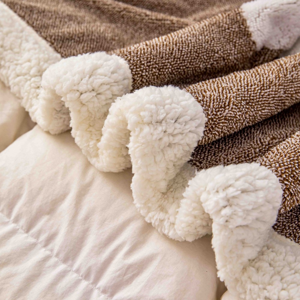 Pătură Cocolino 3D cu Blăniță – Moale, Călduroasă și Elegantă, Imprimeu Fluture, 200×230 cm-Maro PBFJ6 PATURI FLUTURI 3D