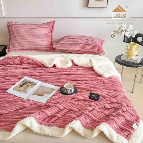 Set Pătură Roz 3D din Blăniță Artificială de Iepure & 2 Fețe de Pernă PBPJ1