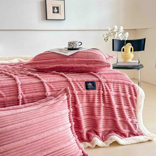 Set Pătură Roz 3D din Blăniță Artificială de Iepure & 2 Fețe de Pernă PBPJ1