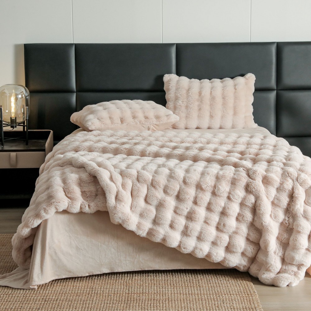 Lenjerie pat dublu, ExtraPufoasa, din Blanita artificiala de Iepure, 6 piese, Jojo Home LCBI06,  Champagne LENJERII BLANITA ARTIFICIALA IEPURE 6 PIESE