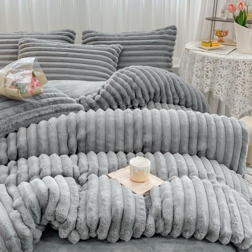 Lenjerie pufoasa  pentru pat dublu din blana artificiala de iepure 4 piese ,gri deschis, LCIU3