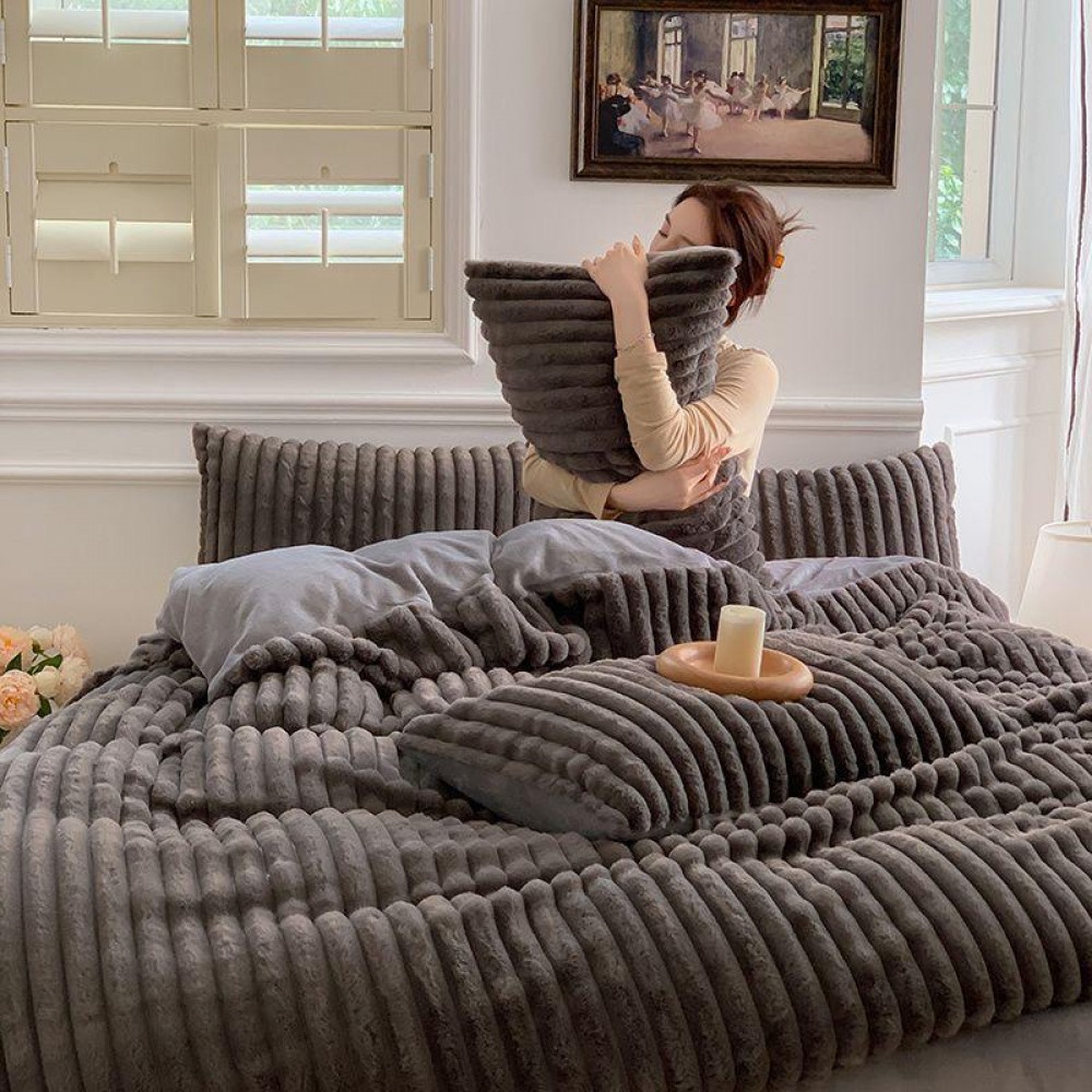 Lenjerie pufoasa  pentru pat dublu din blana artificiala de iepure 4 piese ,gri inchis, LCIU4 LENJERII COCOLINO BLANITA ARTIFICIALA IEPURE 4 PIESE