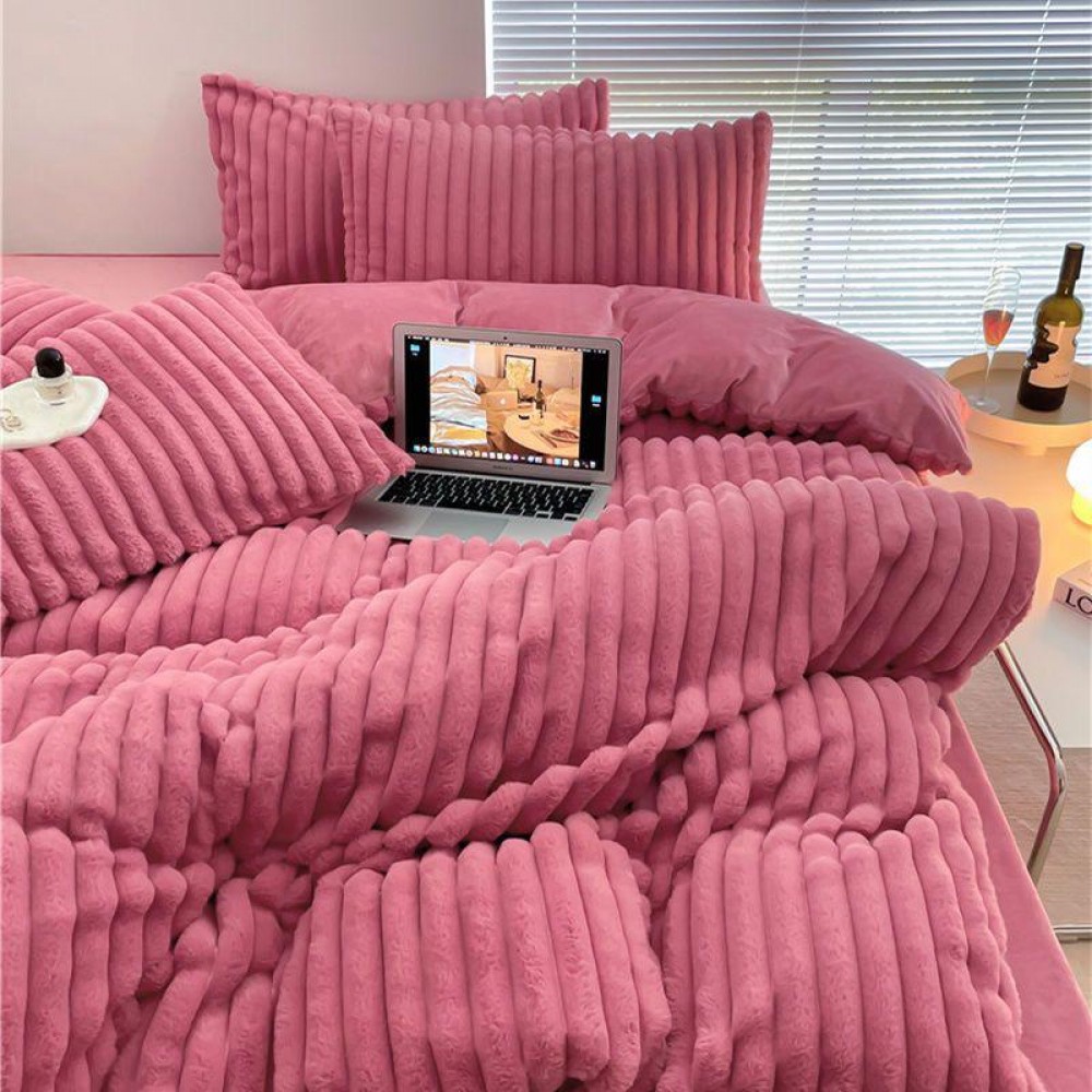 Lenjerie pufoasa  pentru pat dublu din blana artificiala de iepure 4 piese ,roz, LCIU8 LENJERII COCOLINO BLANITA ARTIFICIALA IEPURE 4 PIESE