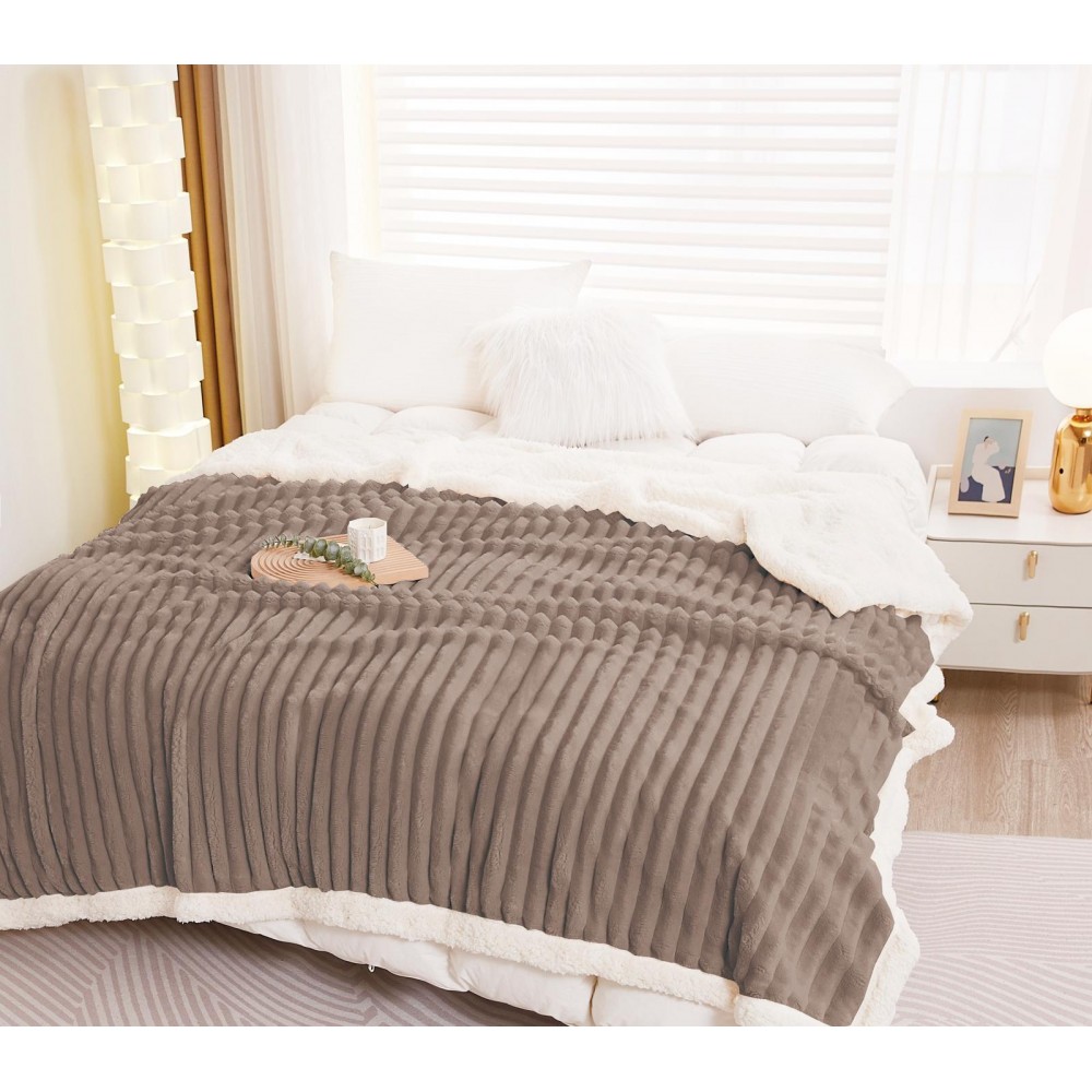 Patura cu blanita de iepure si catifea 200×230 cm PCBIY1 PATURI COCOLINO BLANA IEPURE
