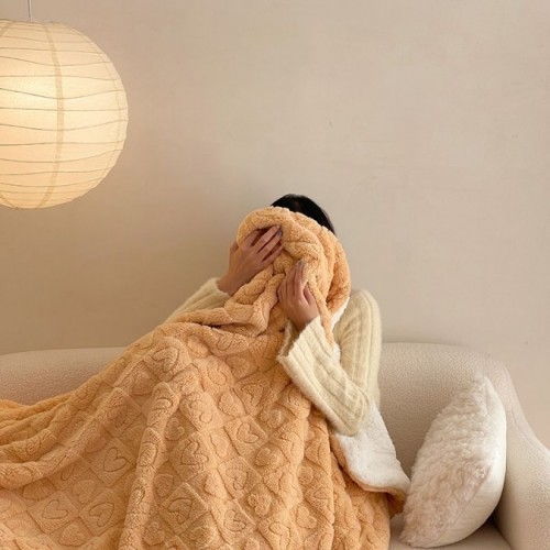 Patura CoCoLiNo cu blanita, inimioare embosate, 200x230cm, Jojo Home, Galben