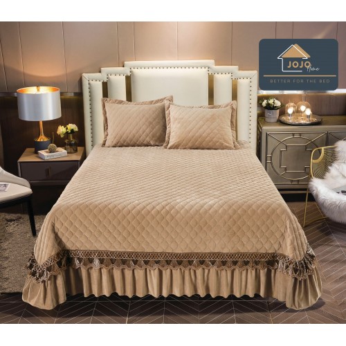 Cuvertura pat dublu, 3 piese, Catifea Matlasata cu Broderie Aurie, 230x250cm, Jojo Home, BEJ, JOCV4