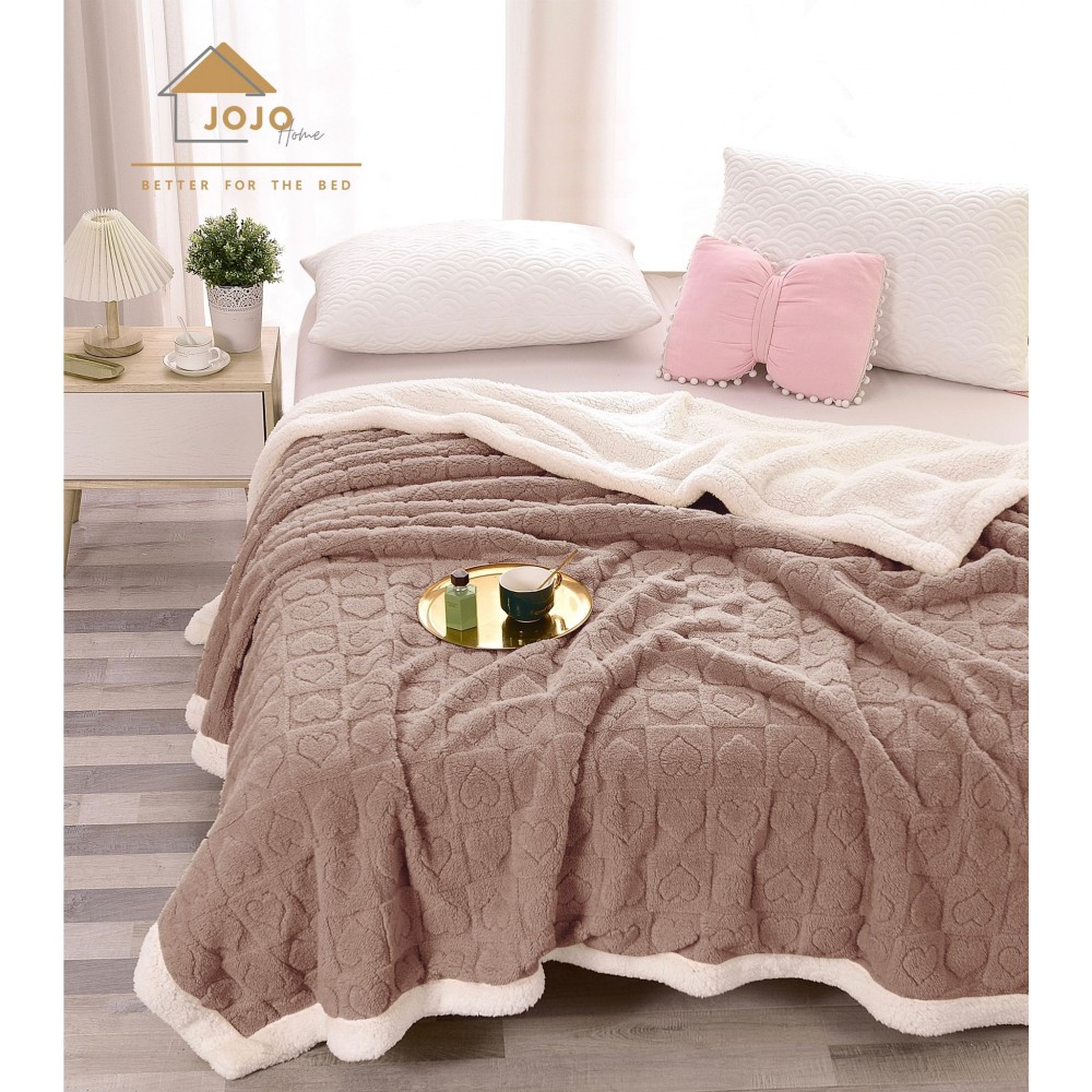 Patura CoCoLiNo cu blanita, inimioare embosate, 200x230cm, Jojo Home, Maro PATURI CU BLANITA TIP TRICOTAJ